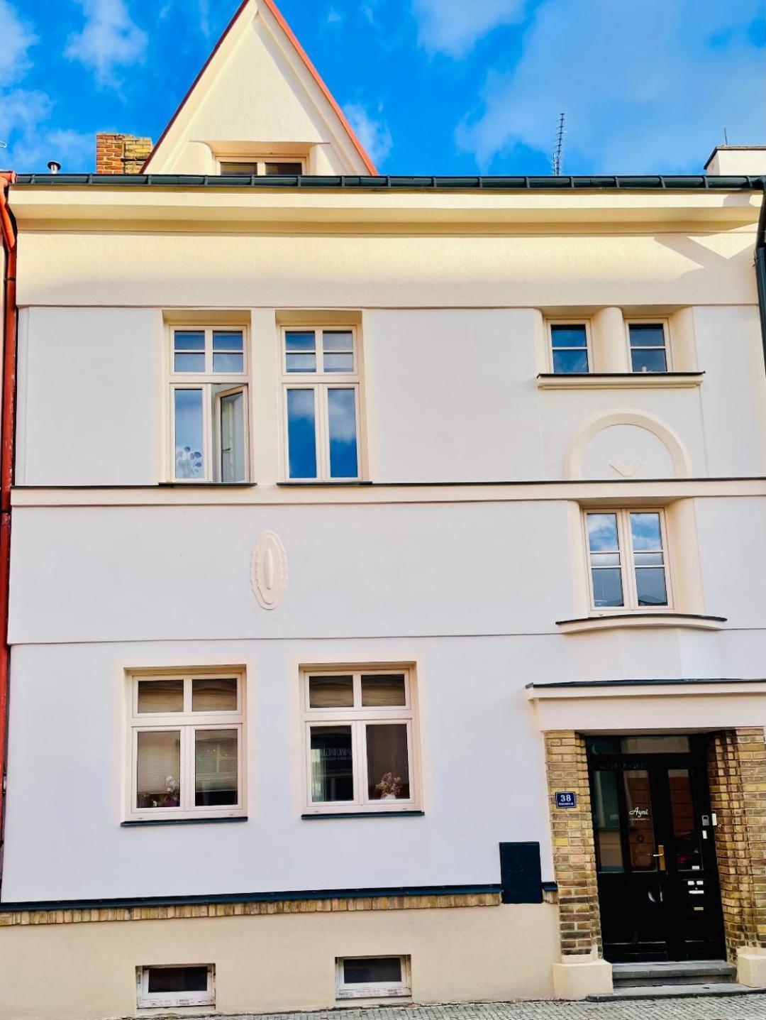 Ayni Apartman Semily Dış mekan fotoğraf